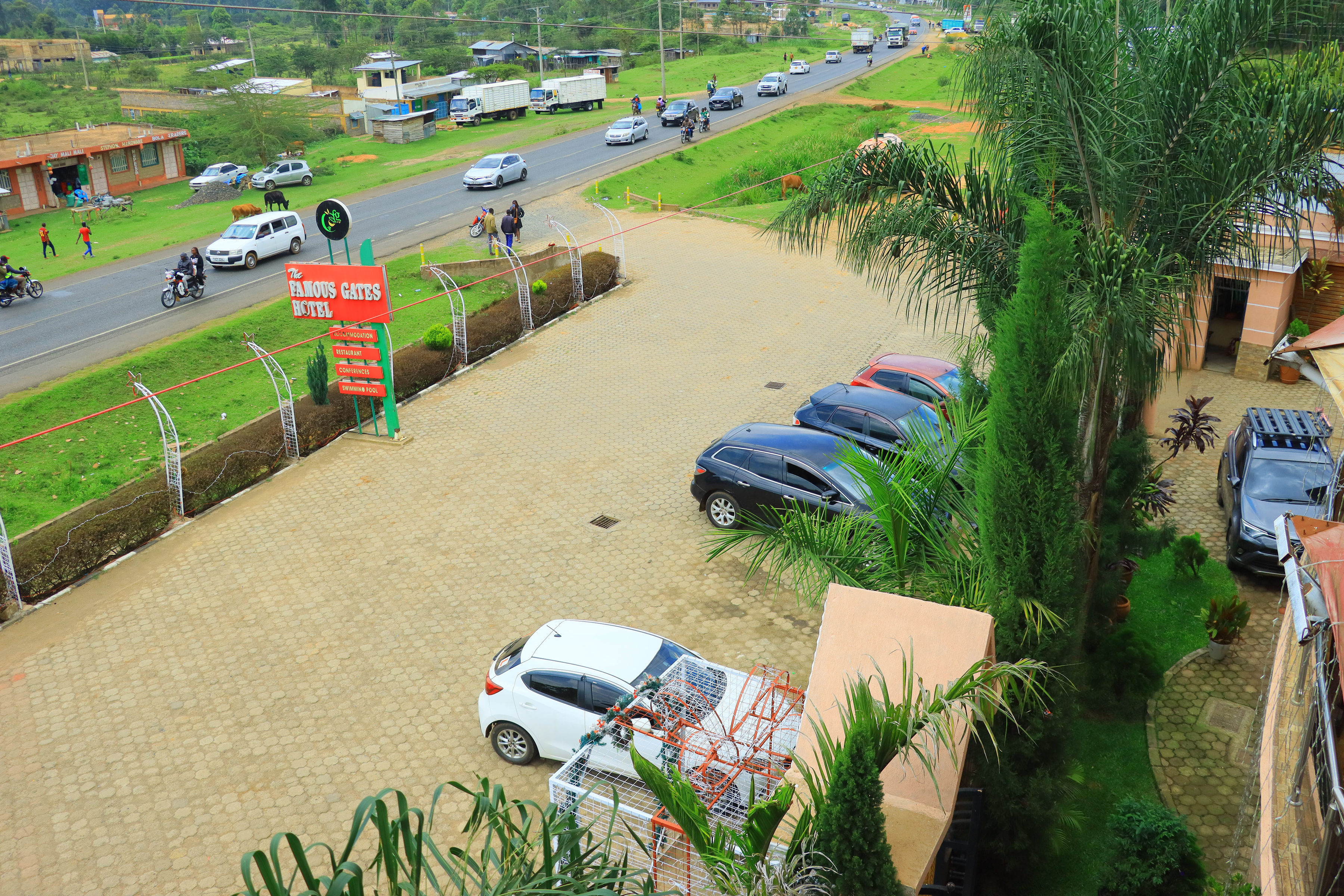 Famous Gates Hotel — Sotik — photo 4